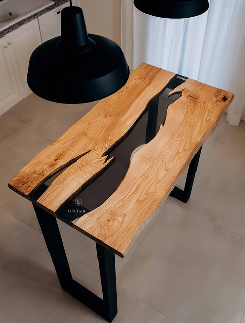 Bartisch Belladonna aus Eschenholz mit rauchgrauem Epoxidharz