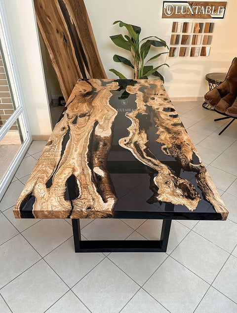 Epoxy Tisch Tramonto aus Olive massiv mit rauchgrauem Epoxidharz