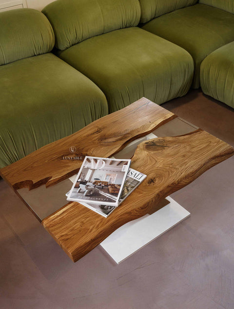 River table in oak wood and clear glossy resin, custom size Fiordaliso