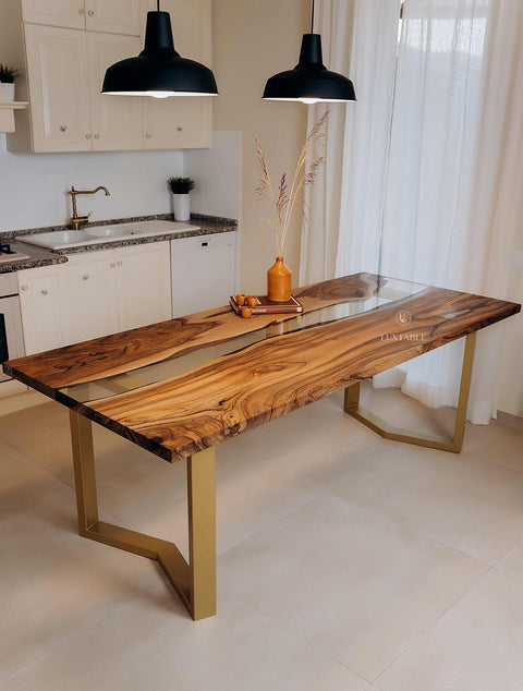 Epoxy Tisch Celestina aus Nussbaum und glasklarem Harz, handgefertigt