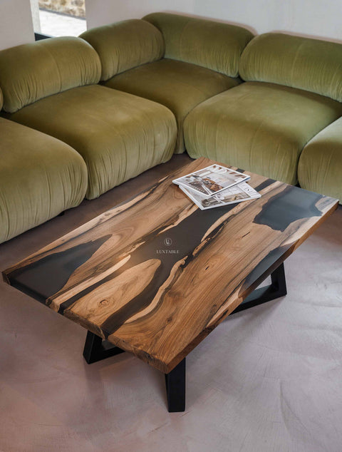 Couschtisch Astral aus Nussbaum massiv mit rauchgrauem Epoxidharz