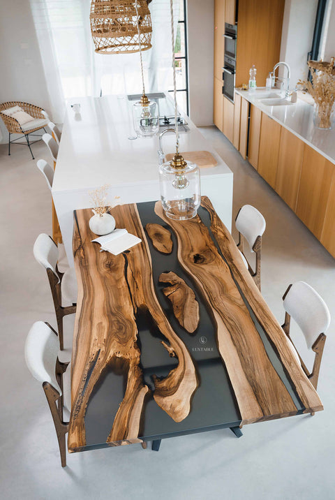 Masivholz Esstisch Aria aus Nussbaum mit rauchgrauem Epoxidharz