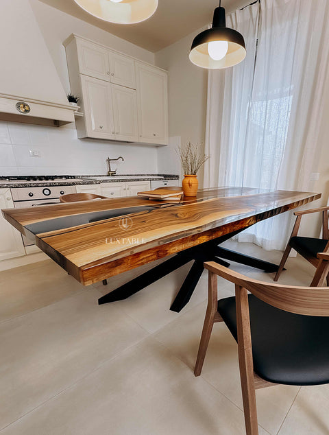 River Tisch La Stella del Mattino aus Nussbaum massiv mit Epoxidharz