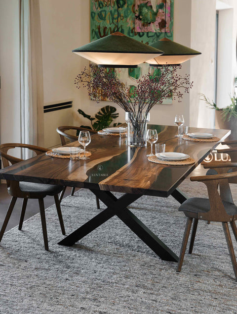 Epoxy Tisch  Marlene aus Nussbaum massiv mit rauchgrauem mattem Epoxidharz