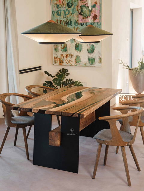 River Tisch Satisfaction aus Nussbaum massiv mit rauchgrauem Epoxidharz