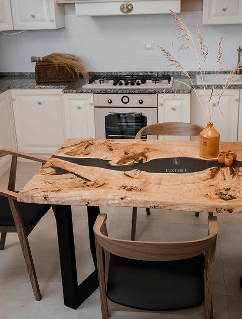 Esstisch Satin aus Pappelholz massiv mit rauchgrauem Epoxidharz