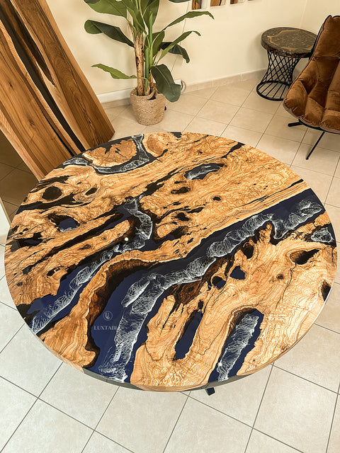Runder Tisch Lagoon aus Olive mit blauem Epoxidharz mit Welleneffekt