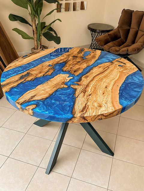 Runder Epoxidharz Tisch Oceanic aus Olive massiv mit blauem Harz