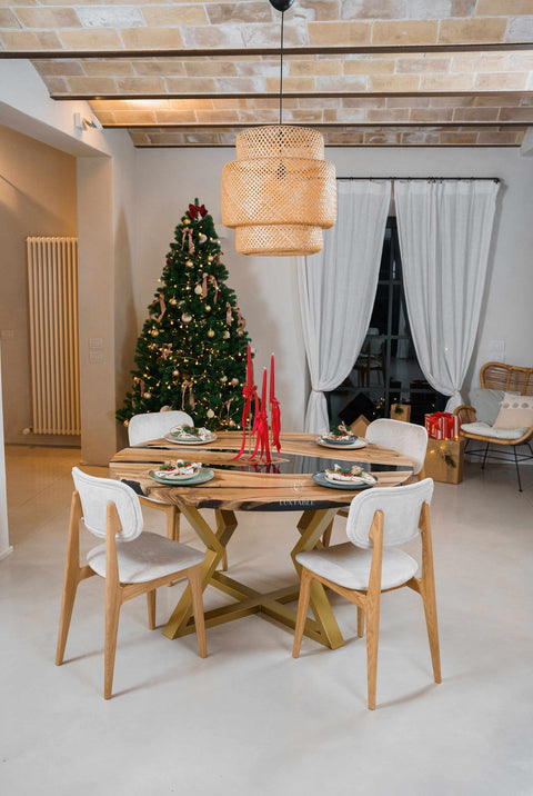 Runder Tisch Majesty aus Nussbaum massiv mit rauchigem Epoxidharz