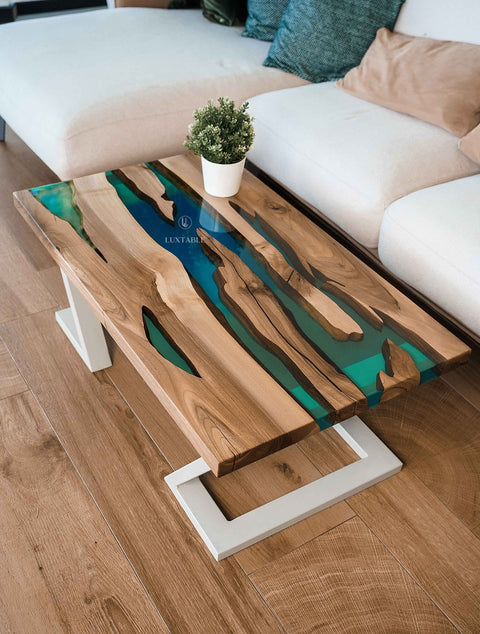 Wohnzimmertisch Sorrento aus Nussbaum mit blaugrünem Epoxidharz