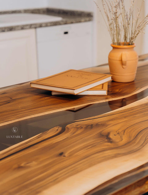 River Tisch La Stella del Mattino aus Nussbaum massiv mit Epoxidharz