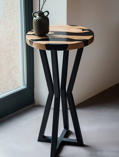 Bespoke epoxy side table in matte black resin and oak Sephora