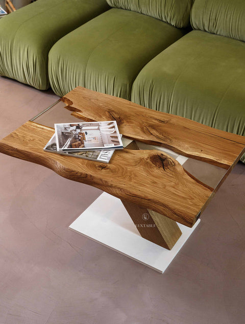 Couchtisch Fiordaliso aus Eiche massiv mit glasklarem Epoxidharz
