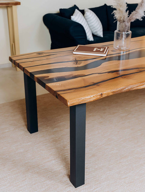 Tisch aus Epoxidharz mit Raucheffekt und massivem Eichenholz Sogno 