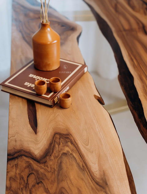 Epoxy Tisch Celestina aus Nussbaum und glasklarem Harz, handgefertigt