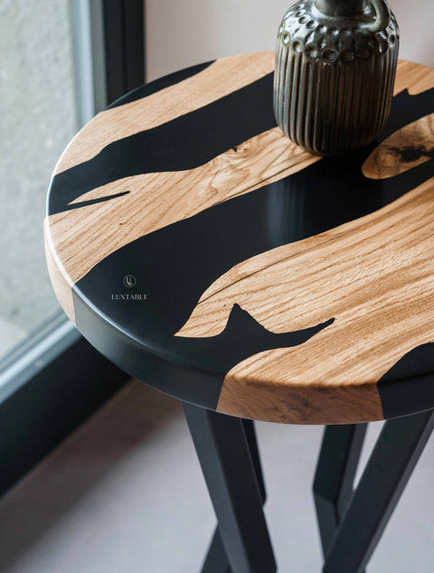 Bespoke epoxy side table in matte black resin and oak Sephora