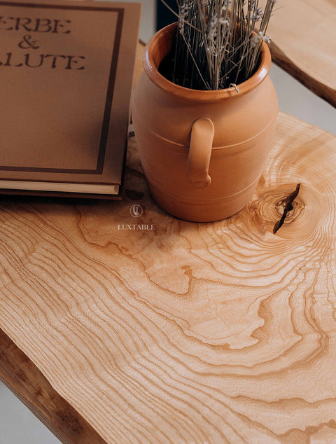 Esstisch Fiorenza aus Eschen-Massivholz mit transparentem Epoxidharz