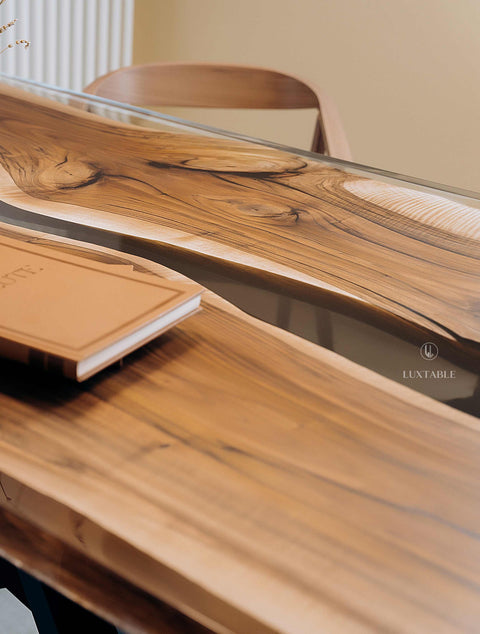 River Tisch La Stella del Mattino aus Nussbaum massiv mit Epoxidharz