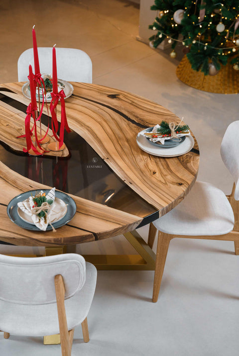 Runder Tisch Majesty aus Nussbaum massiv mit rauchigem Epoxidharz