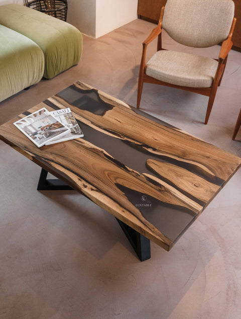 Couschtisch Astral aus Nussbaum massiv mit rauchgrauem Epoxidharz