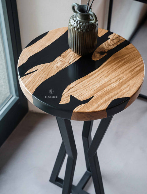 Bespoke epoxy side table in matte black resin and oak Sephora