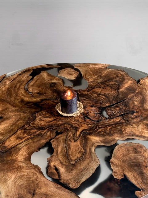 Round dining table from walnut root with smoky matte resin Amara