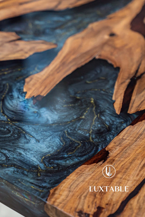 Holzisch Maleficenta aus Nussbaum massiv mit blau-grauem Epoxidharz