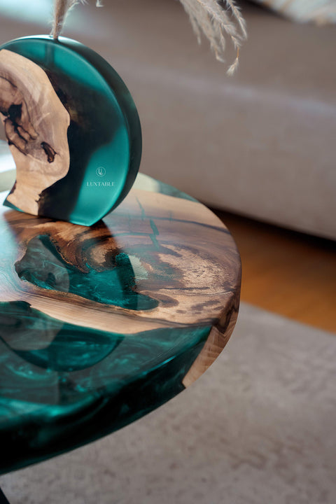 Walnut wooden coffee table green resin, custom size Smeralda