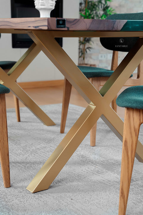 Massivholztisch Venezia aus Nussbaum mit minzgrünem Epoxidharz