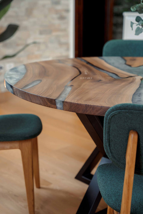 Runder Harztisch Cristallo aus Nussbaum mit silbernem Epoxidharz 