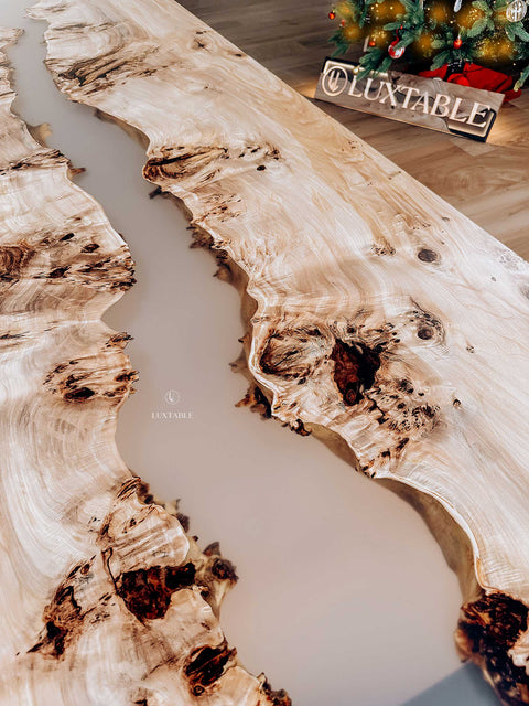 Holztisch Riviera aus Pappelholz mit halbtransparentem Epoxidharz