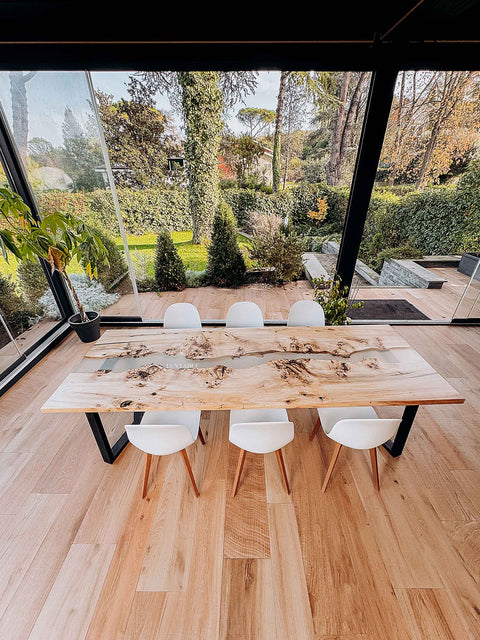 Holztisch Riviera aus Pappelholz mit halbtransparentem Epoxidharz