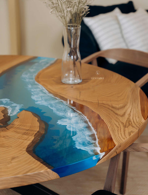 Runder Holztisch Amaranta aus Eiche und blauem Epoxidharz mit Wellen 